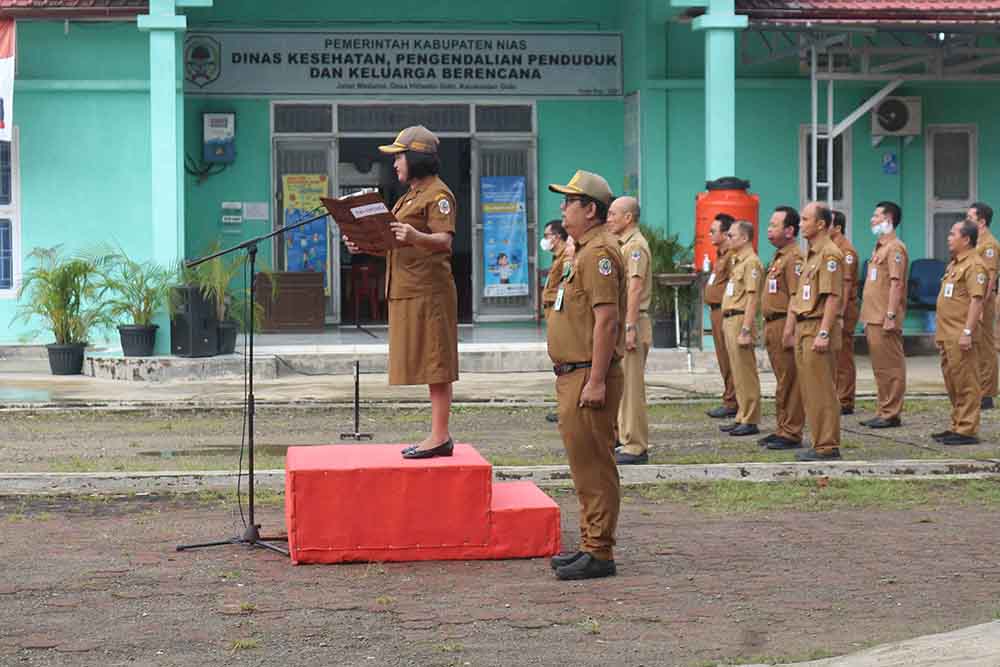 DINAS KESEHATAN PENGENDALIAN PENDUDUK DAN KELUARGA BERENCANA KAB. NIAS MENJADI PETUGAS PENGIBARAN BENDERA MERAH PUTIH SENIN, 03 OKTOBER 2022