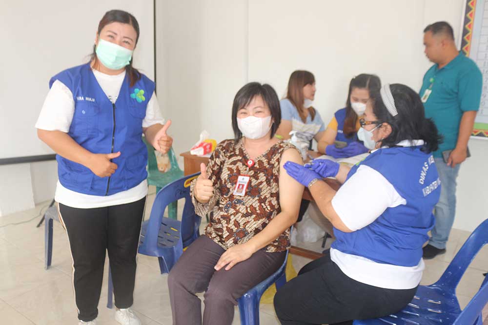 PELAKSANAAN VAKSINASI BOOSTER KE II BAGI TENAGA KESEHATAN DI WILAYAH KABUPATEN NIAS