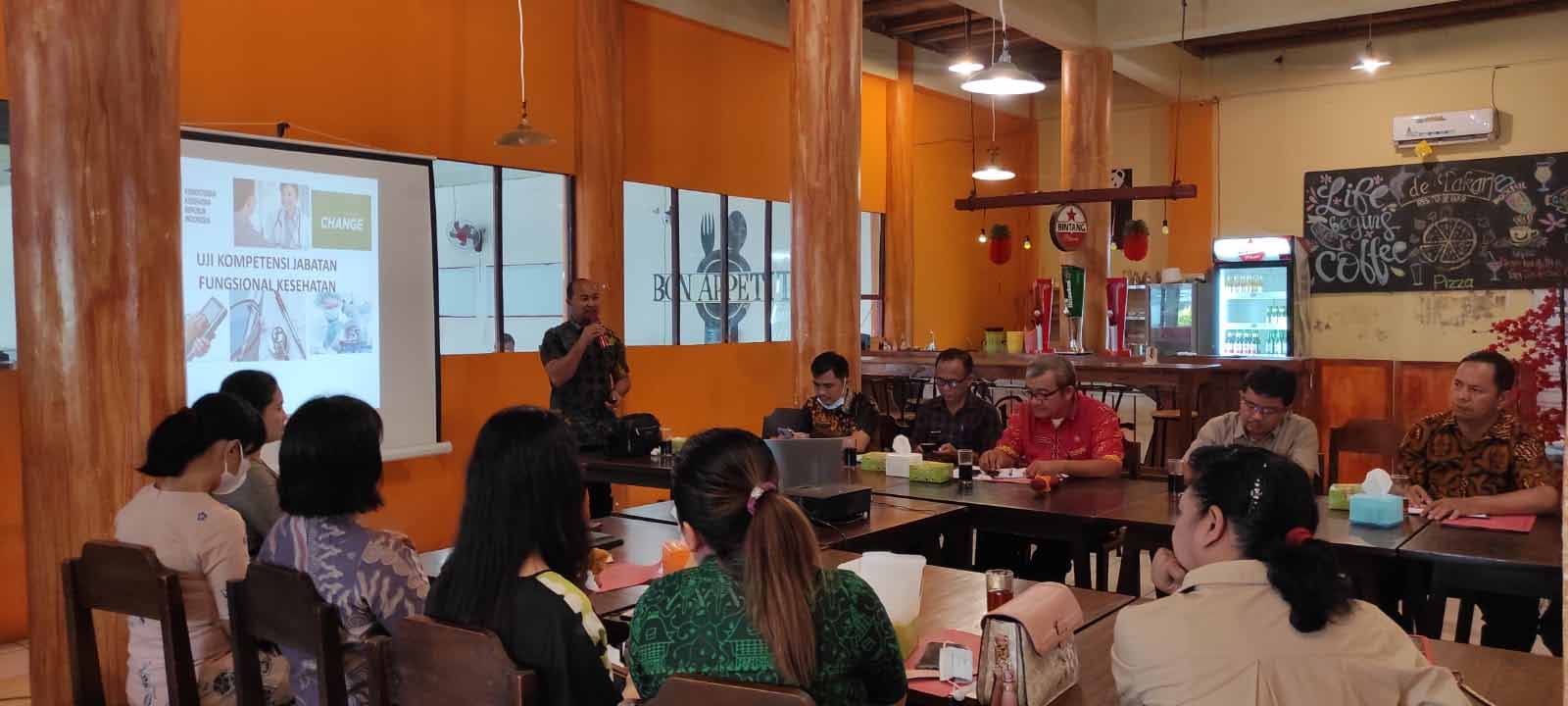 RAPAT PERDANA TIM PELAKSANA DAN TIM PENGUJI UJI KOMPETENSI JABATAN FUNGSIONAL KESEHATAN KABUPATEN NIAS TAHUN 2022.